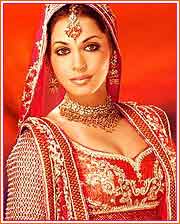 http://www.surfindia.com/celebrities/bollywood/images/isha-koppikar.jpg