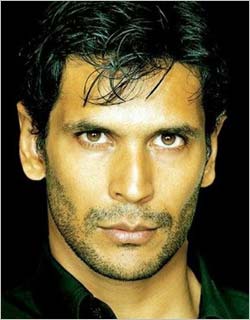 http://www.surfindia.com/celebrities/bollywood/images/milind-soman2.jpg