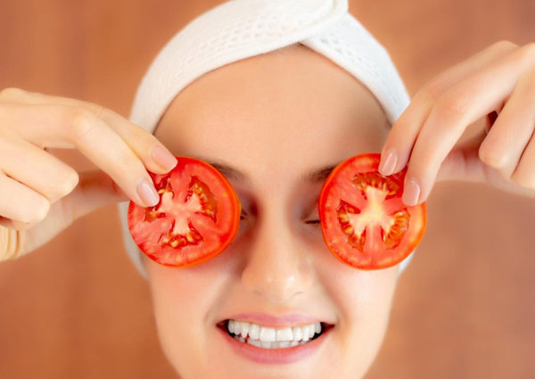 Tomato Juice and Multani Mitti Face Pack