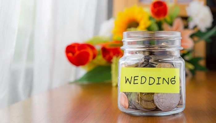 10 essential money saving tips for a wedding