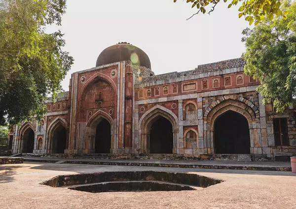 Jamali Kamali Mosque and Tomb, Delhi